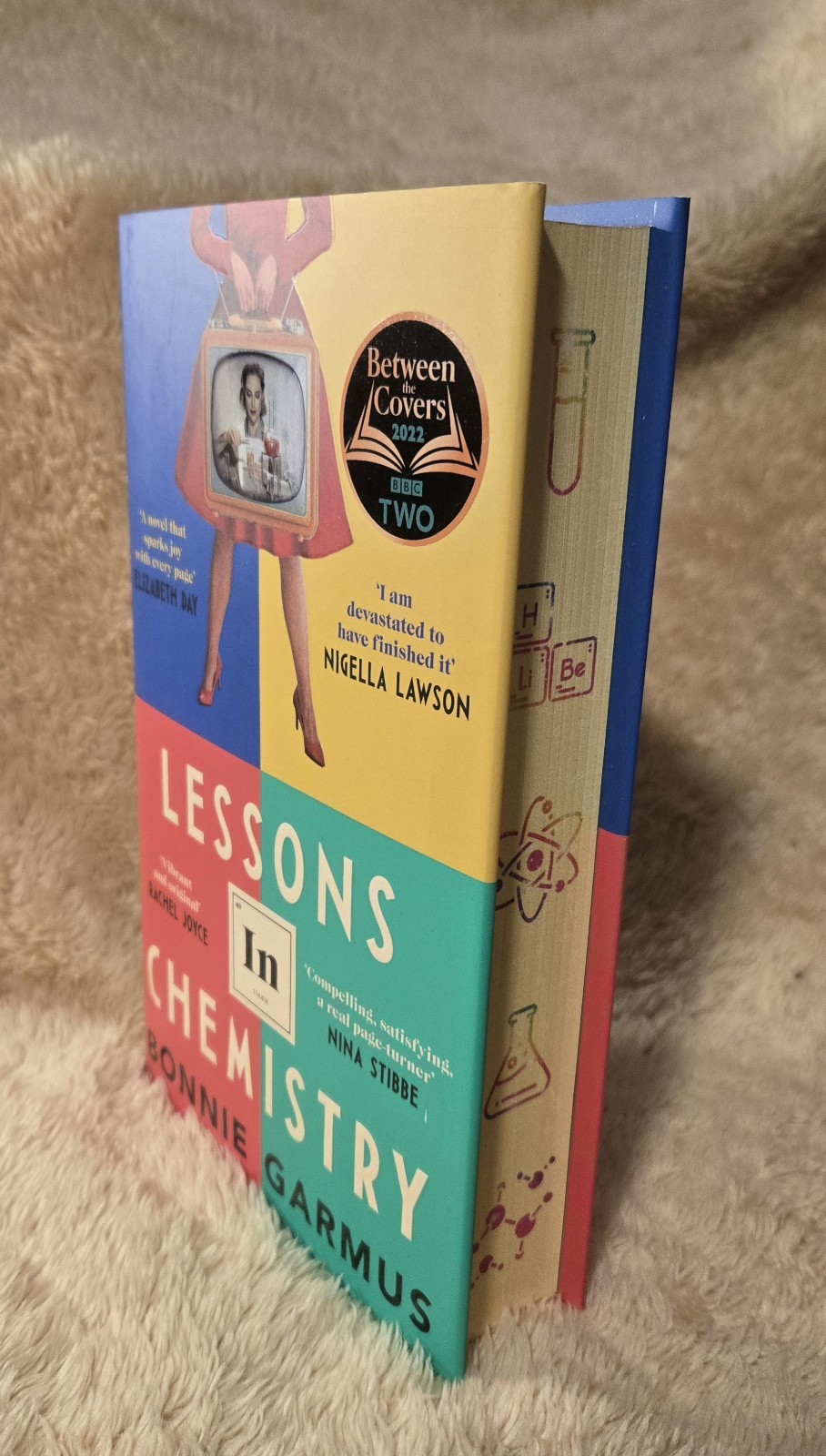 Lessons in Chemistry by Bonnie Garmus UK Hardback w/edges