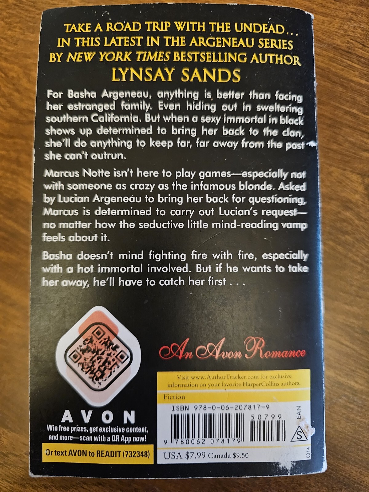 Argeneau Vampire Ser.: Vampire Most Wanted by Lynsay Sands. Ex-library. Avon