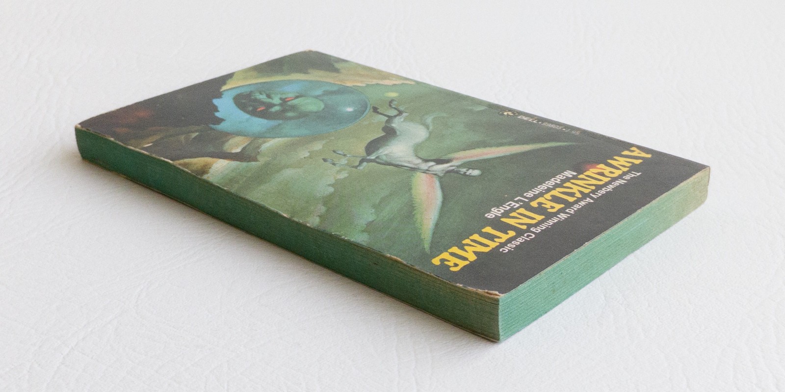 A Wrinkle in Time Madeleine L’Engle Dell Laurel-Leaf PB 1976 Stranger Things
