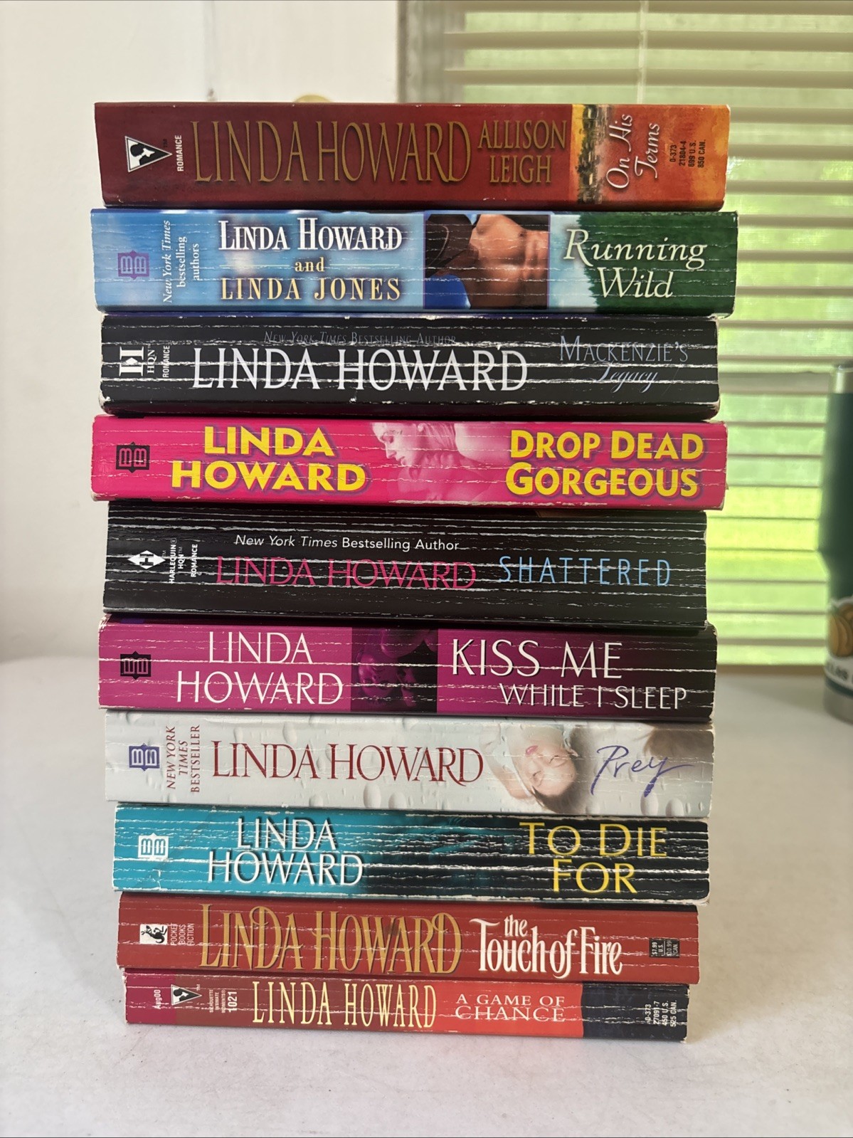Lot of 10 – Linda Howard – Romance and Suspense – Free Shipping