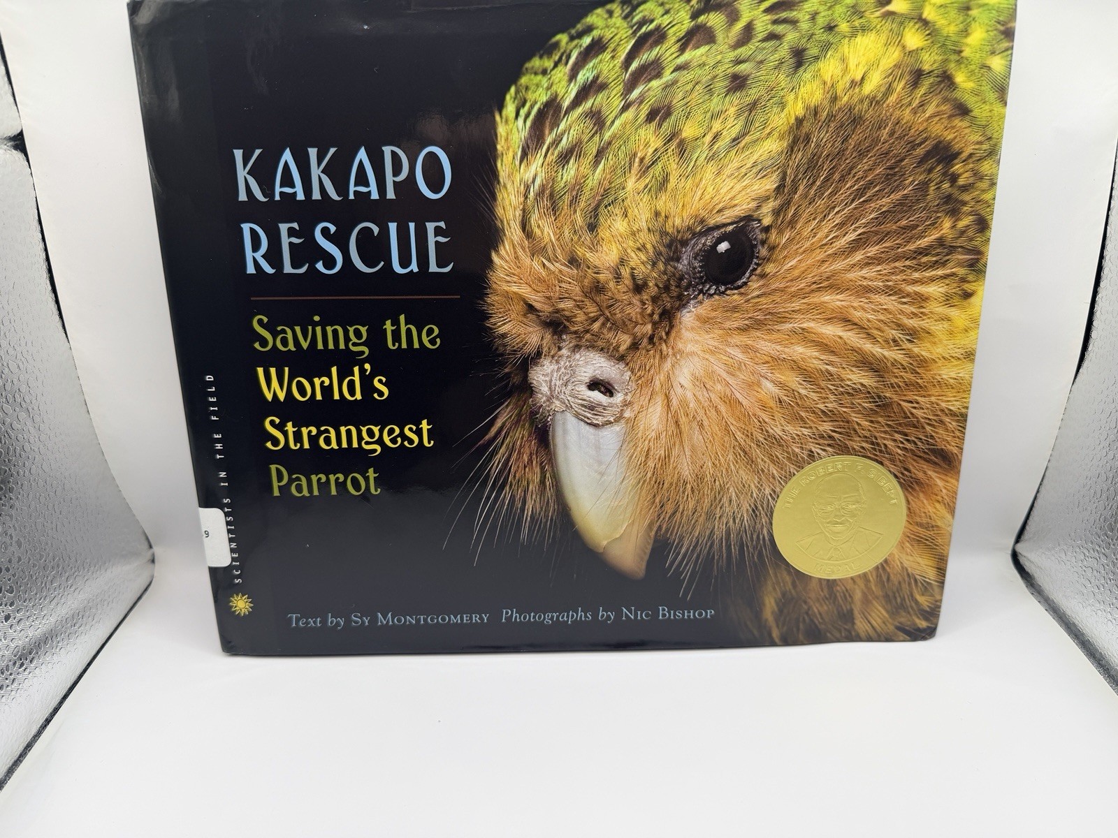 SY MONTGOMERY NIC BISHOP PHOTOS KAKAPO RESCUE SAVING WORLDS STRANGEST PARROT