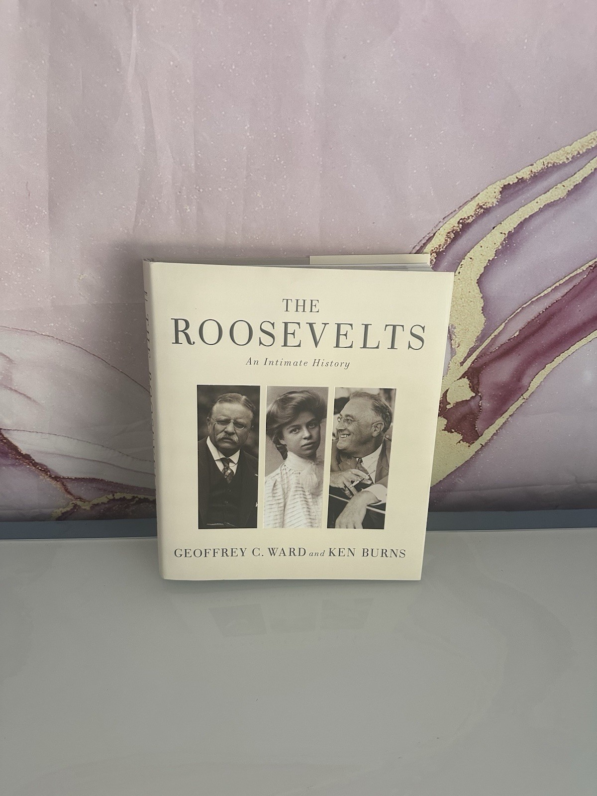 2014 – THE ROOSEVELTS AN INTIMATE HISTORY HARDCOVER BOOK – 796 PHOTOGRAPHS