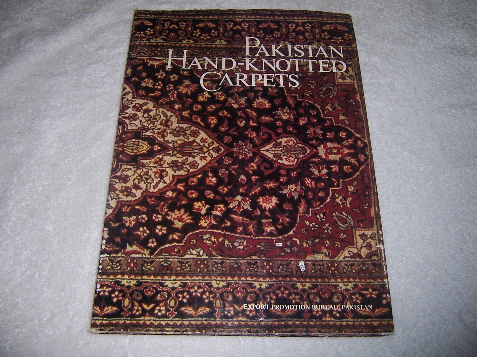 Pakistan Hand-Knotted Carpets hc/dj