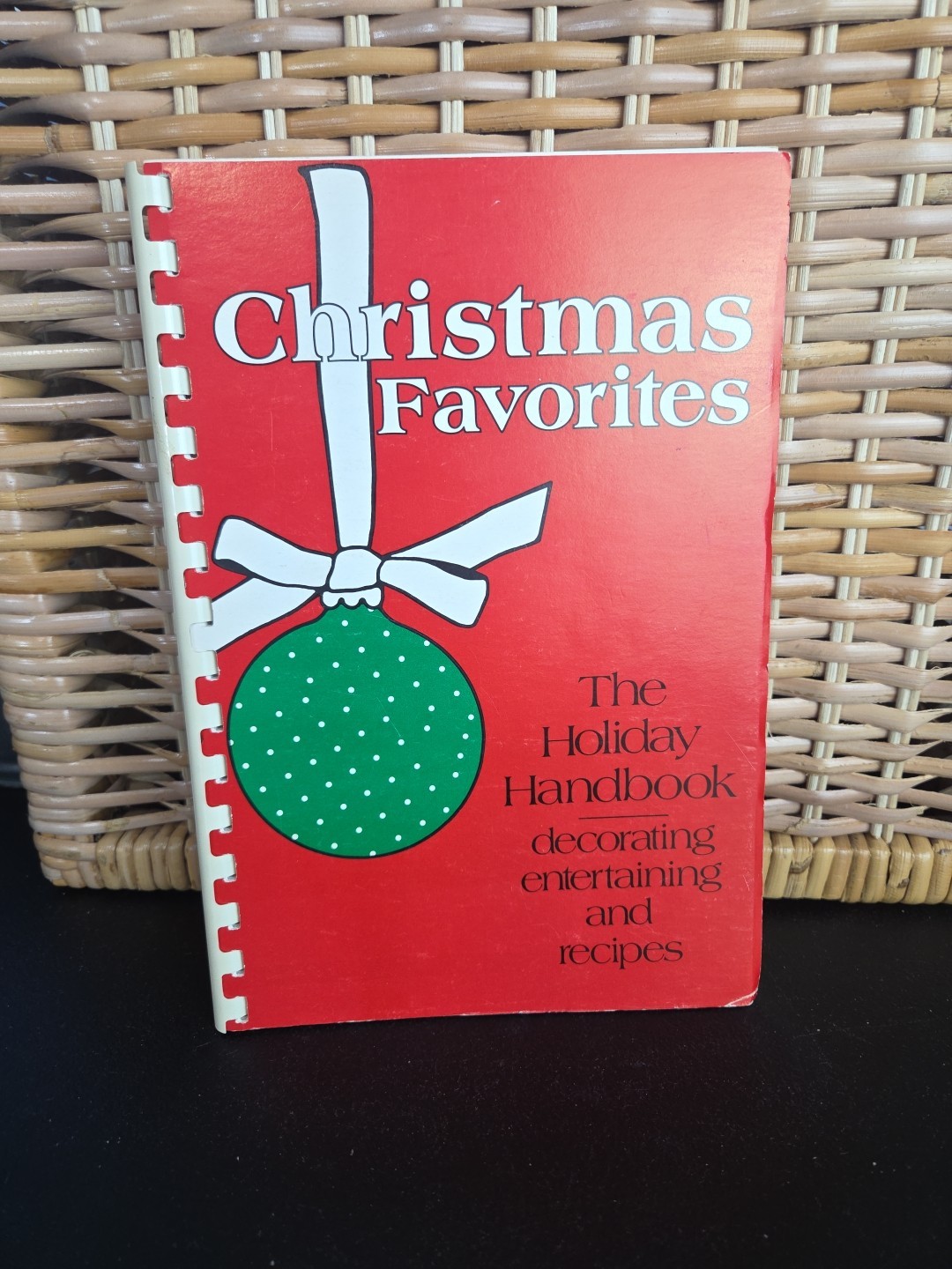 Christmas Favorites: The Holiday Handbook: Decorating, Entertaining and Recipes
