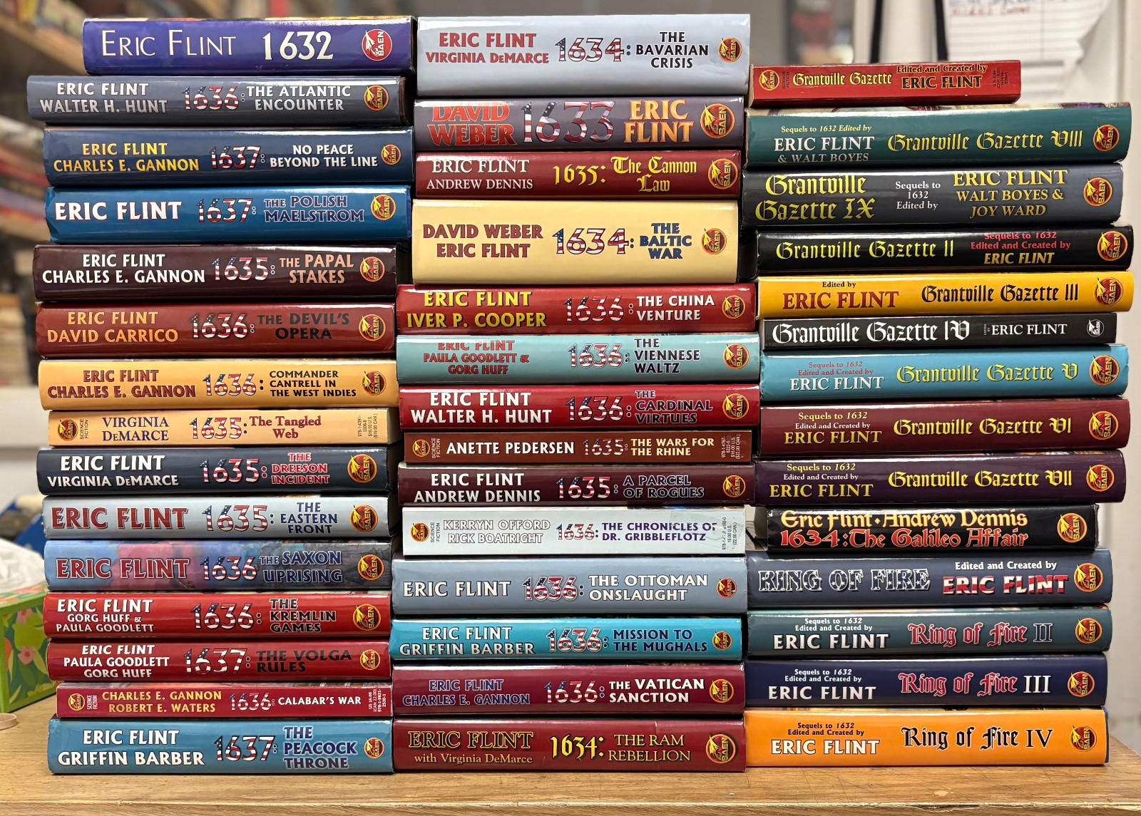 Huge lot 43 Books Ring of Fire Grantville Gazette Eric Flint 1632-verses mixed