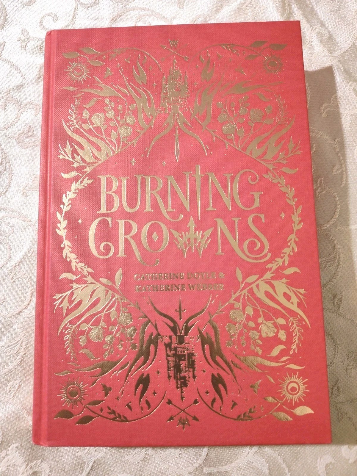Fairyloot Exclusive Edition – BURNING CROWNS – Sprayed Castle Edge – Hardcover
