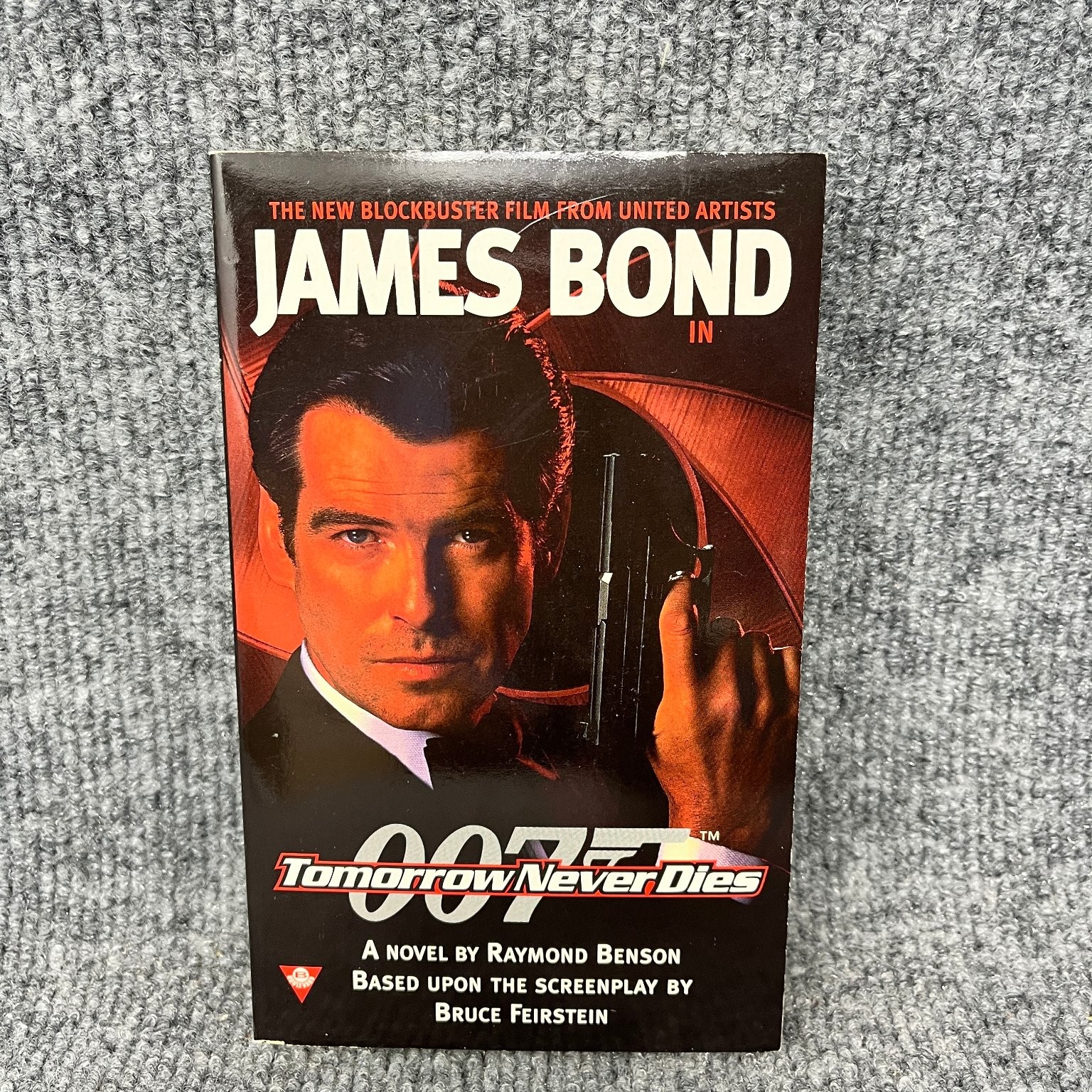 Tomorrow Never Dies Raymond Benson 1997 Boulevard Edition Movie Tie-In Paperback