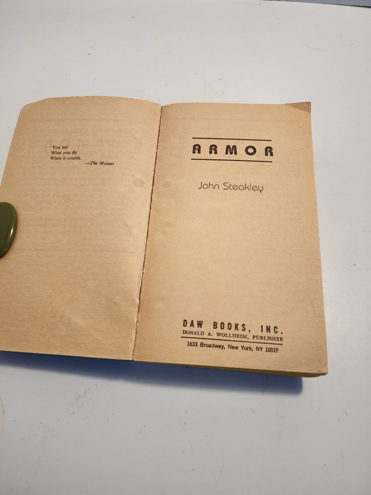Armor by John Steakley (1984 Trade Paperback) 1st Printing.Acceptable Condition