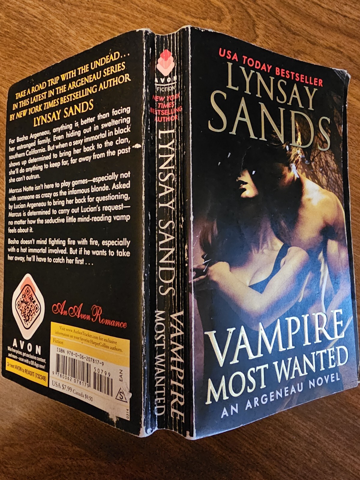 Argeneau Vampire Ser.: Vampire Most Wanted by Lynsay Sands. Ex-library. Avon