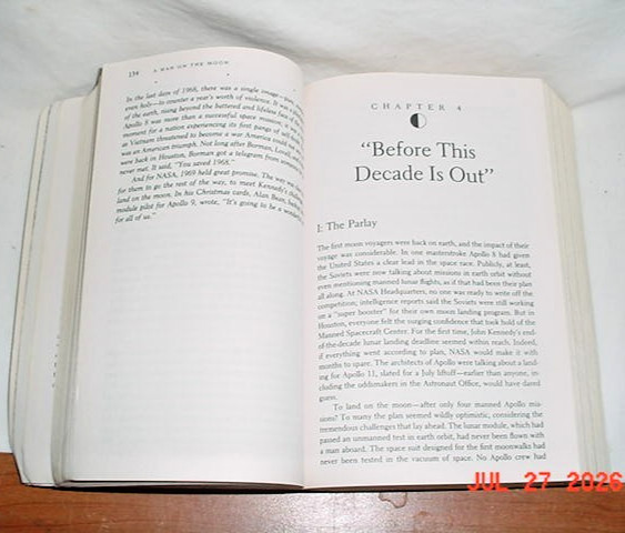 A MAN ON THE MOON ANDREW CHAIKIN 2007 PAPERBACK TOM HANKS APOLLO ASTRONAUTS GOOD