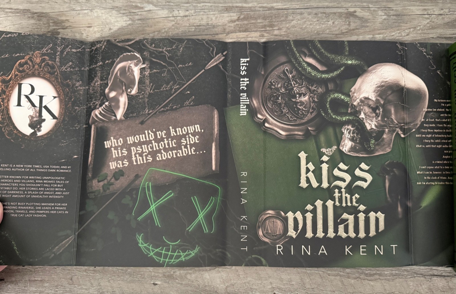 Baddies Book Box KISS THE VILLAIN Rina Kent SPRAYED EDGES Digital Signature
