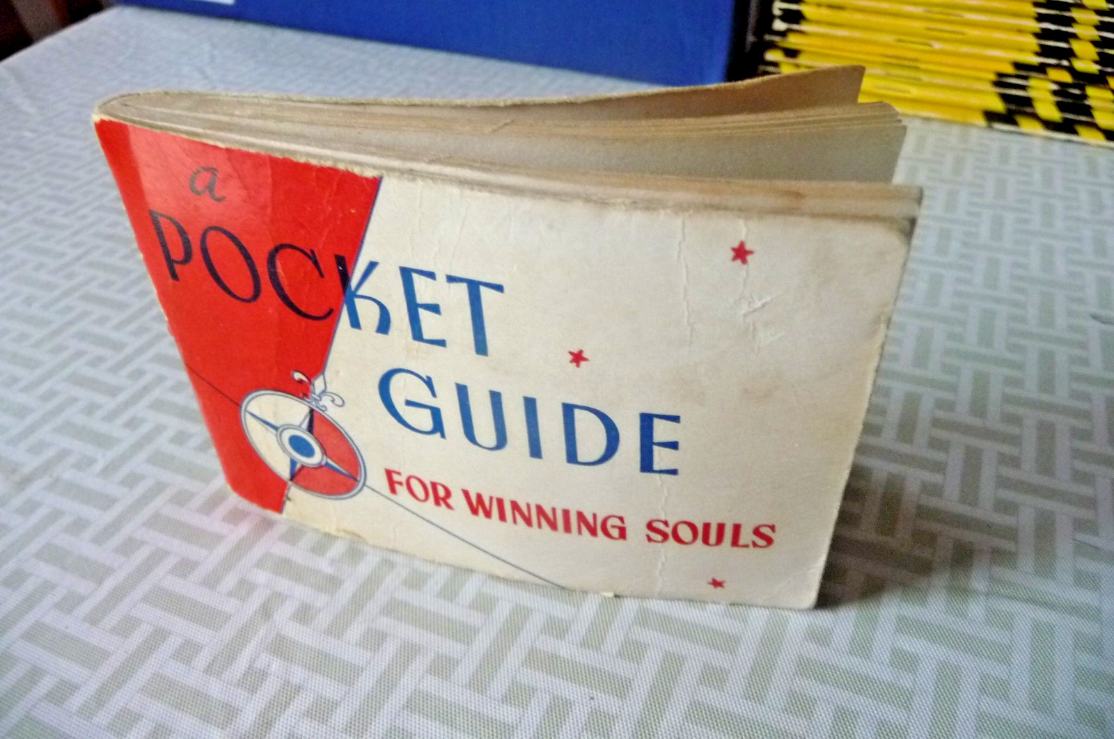1944 WWII RELIGIOUS POCKET GUIDE for Winning Souls~Moody Press~CHRISTIAN FAITH