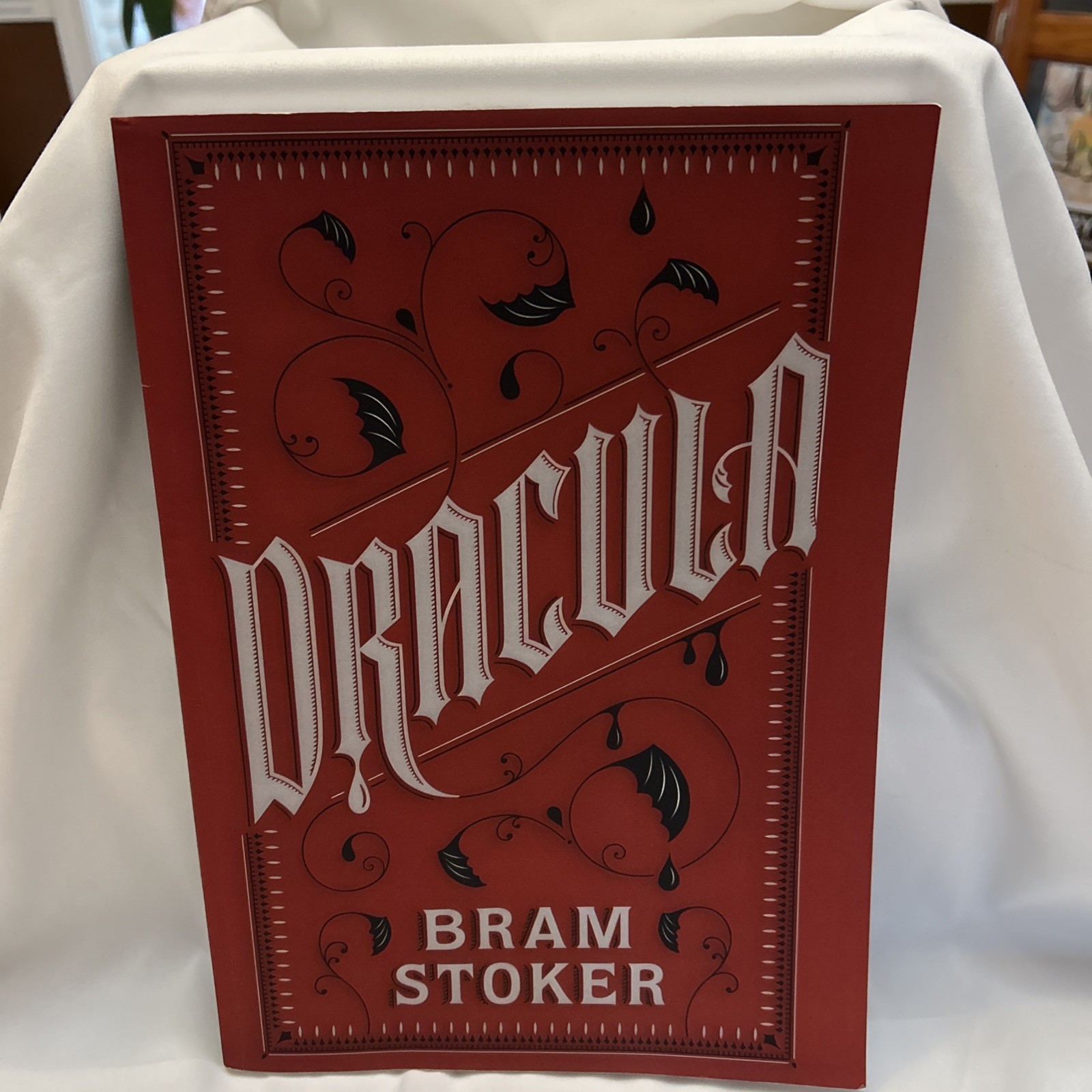 Dracula: Unabridged and Fully Illustrated by Bram Stoker