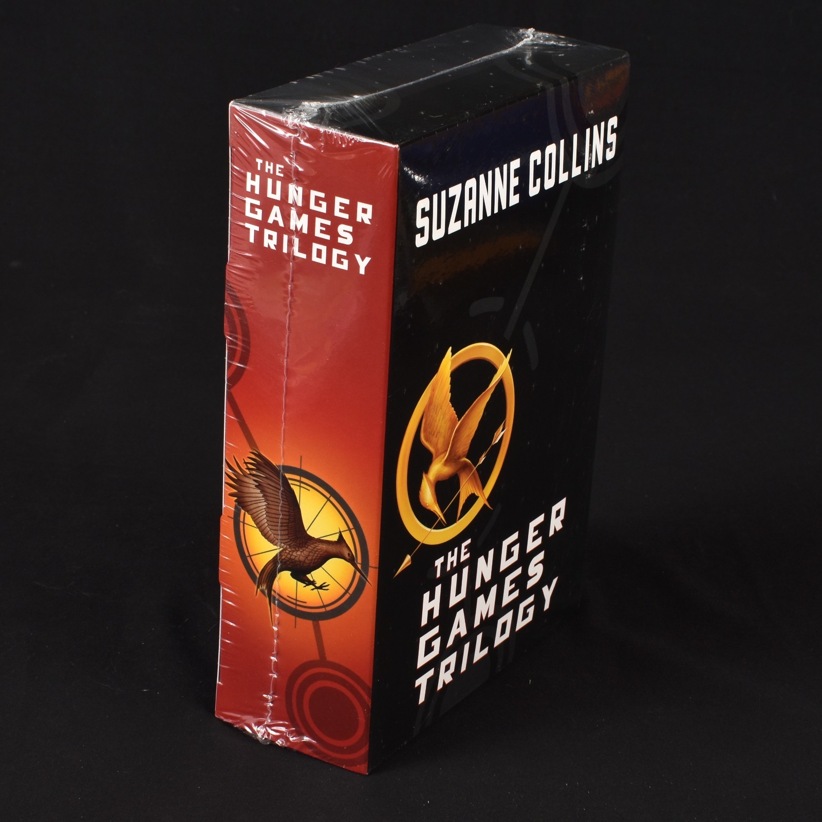 The Hunger Games Trilogy New Paperback Boxed Set Suzanne Collins 1-3 Slipcase