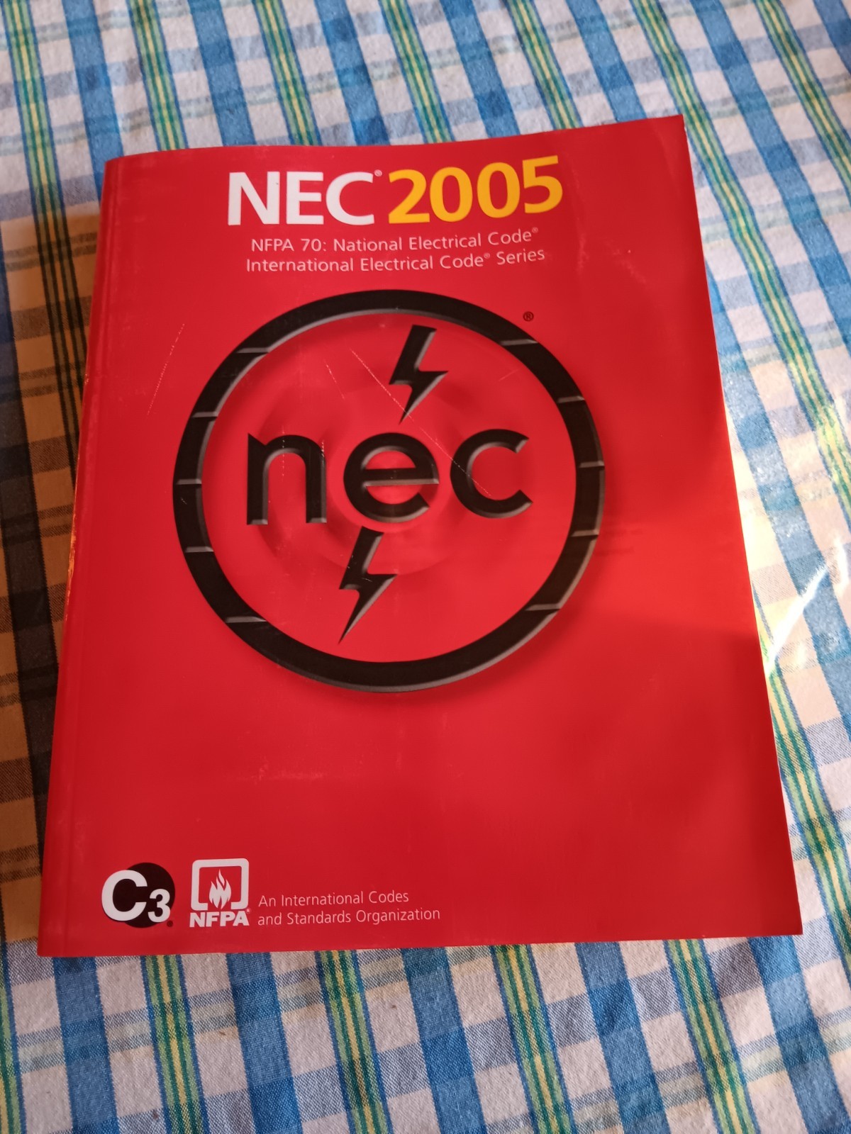 NEC 2005 NFPA 70: National Electrical Code International Electrical Code Series