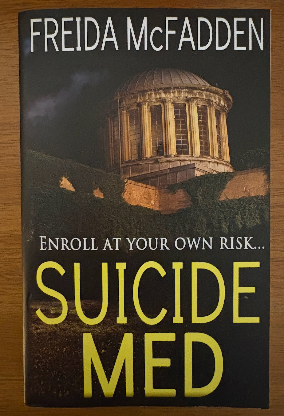 Suicide Med by Freida McFadden (2014, Trade Paperback, RARE, out of print)